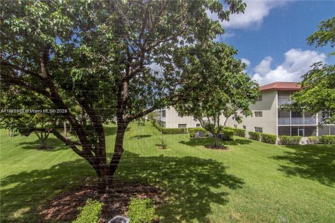 Condominio en venta en Pembroke Pines, Florida, 1 dormitorio, 75.34 m2 № 975736 - foto 2