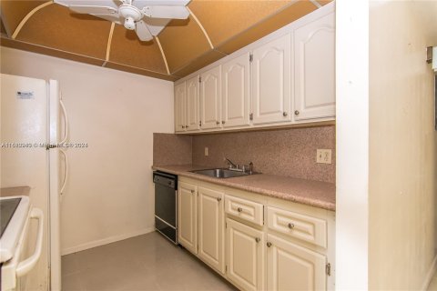 Condominio en venta en Pembroke Pines, Florida, 1 dormitorio, 75.34 m2 № 975736 - foto 7