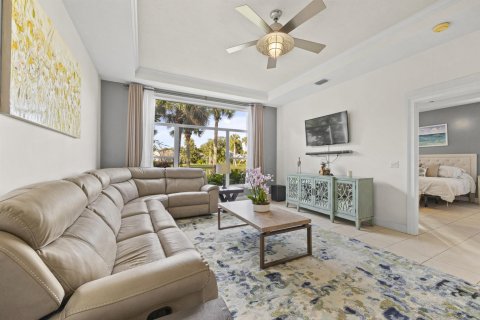 House in Vero Beach, Florida 3 bedrooms, 259.75 sq.m. № 978923 - photo 13