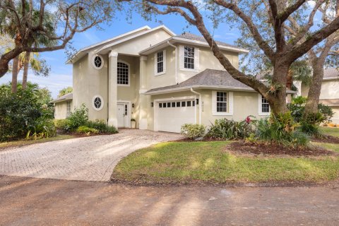 House in Vero Beach, Florida 3 bedrooms, 259.75 sq.m. № 978923 - photo 28