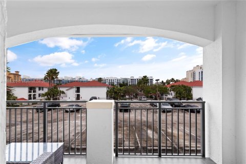 Condo in Aventura, Florida, 2 bedrooms  № 1184827 - photo 22