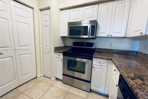 Condo in Sunny Isles Beach, Florida, 2 bedrooms  № 1384444 - photo 3