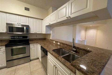 Condo in Sunny Isles Beach, Florida, 2 bedrooms  № 1384444 - photo 23