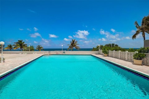 Condo in Fort Lauderdale, Florida, 1 bedroom  № 1384403 - photo 9