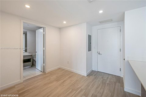 Condominio en venta en Miami, Florida, 1 dormitorio, 64.94 m2 № 935876 - foto 15