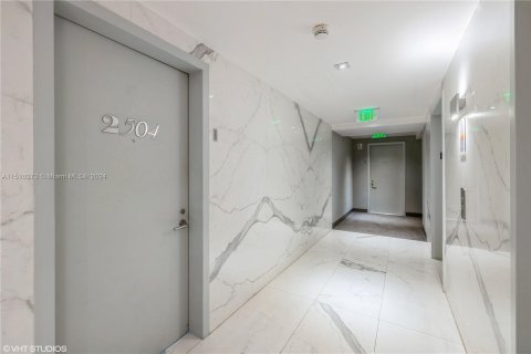 Condominio en venta en Miami, Florida, 1 dormitorio, 64.94 m2 № 935876 - foto 6