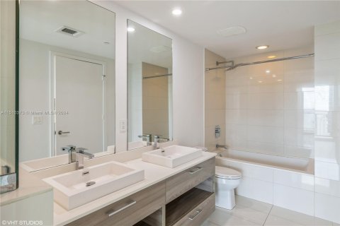 Condominio en venta en Miami, Florida, 1 dormitorio, 64.94 m2 № 935876 - foto 26