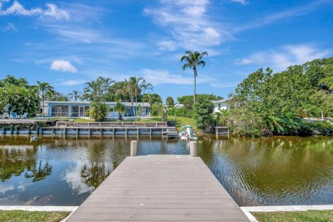 House in Lake Worth, Florida 4 bedrooms, 129.51 sq.m. № 936766 - photo 12