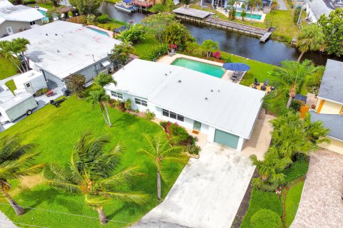 House in Lake Worth, Florida 4 bedrooms, 129.51 sq.m. № 936766 - photo 6