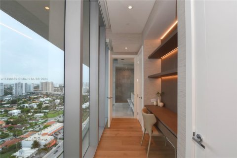 Condo in Sunny Isles Beach, Florida, 5 bedrooms  № 883841 - photo 18