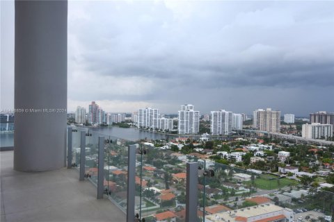 Condo in Sunny Isles Beach, Florida, 5 bedrooms  № 883841 - photo 29