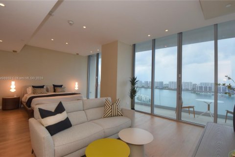 Condo in Sunny Isles Beach, Florida, 5 bedrooms  № 883841 - photo 14