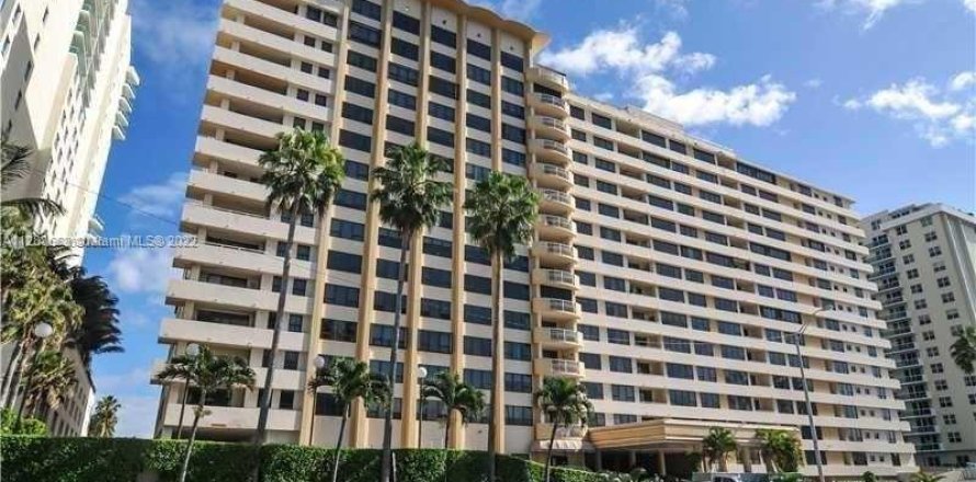 Condo in Miami Beach, Florida, 1 bedroom  № 122859