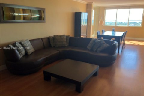 Condo in Miami Beach, Florida, 1 bedroom  № 122859 - photo 7