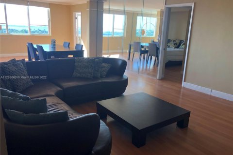 Condo in Miami Beach, Florida, 1 bedroom  № 122859 - photo 5