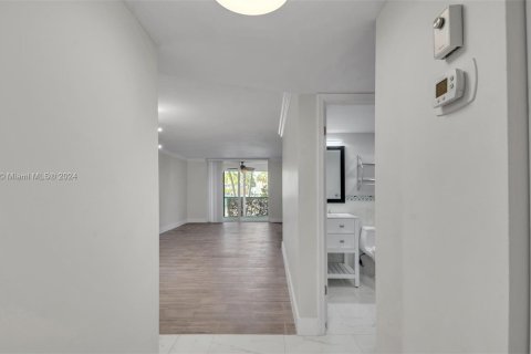 Copropriété à vendre à Boynton Beach, Floride: 2 chambres, 84.36 m2 № 1375674 - photo 4