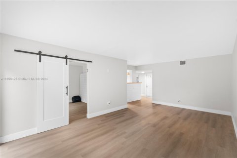 Copropriété à vendre à Miami, Floride: 2 chambres, 90.86 m2 № 1375506 - photo 9