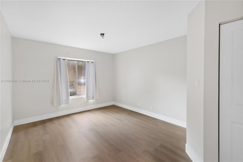 Condo in Miami, Florida, 2 bedrooms  № 1375506 - photo 14