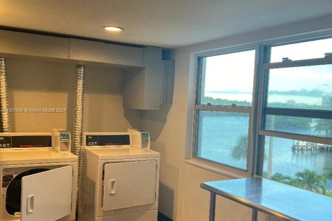 Condo in Sunny Isles Beach, Florida, 1 bedroom  № 1375508 - photo 15