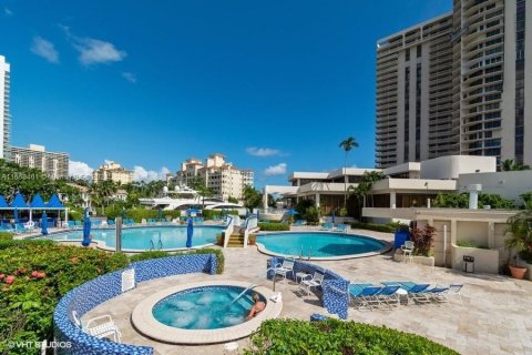 Condominio en venta en Aventura, Florida, 2 dormitorios, 141.4 m2 № 1375509 - foto 16