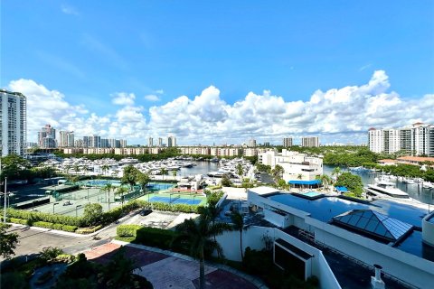 Condo in Aventura, Florida, 2 bedrooms  № 1375509 - photo 2