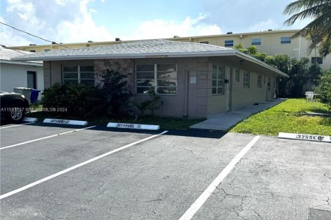 Commercial property in Pompano Beach, Florida 206.71 sq.m. № 1184929 - photo 1