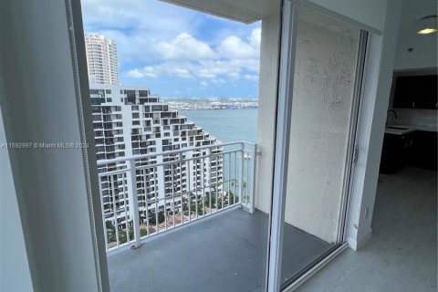 Condo in Miami, Florida, 2 bedrooms  № 1184392 - photo 7