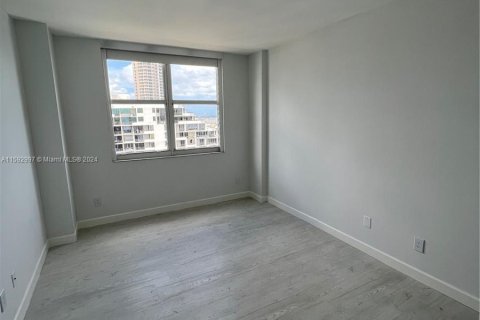 Condo in Miami, Florida, 2 bedrooms  № 1184392 - photo 18