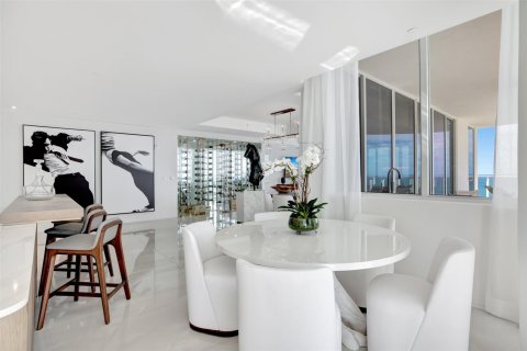Condominio en venta en Fort Lauderdale, Florida, 4 dormitorios, 357.67 m2 № 136019 - foto 16