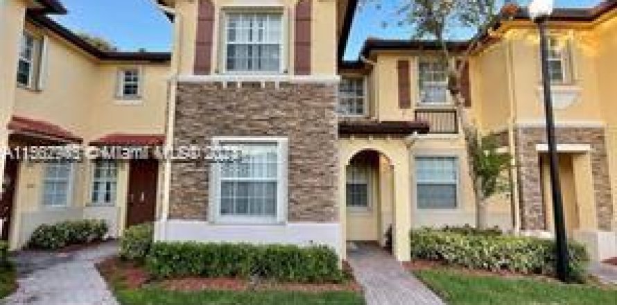 Condominio en Homestead, Florida, 3 dormitorios  № 1099527