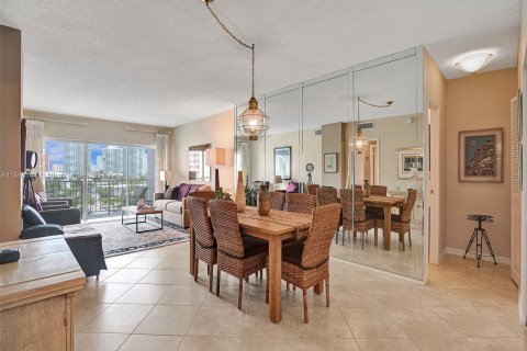 Condo in Sunny Isles Beach, Florida, 1 bedroom  № 1099573 - photo 6