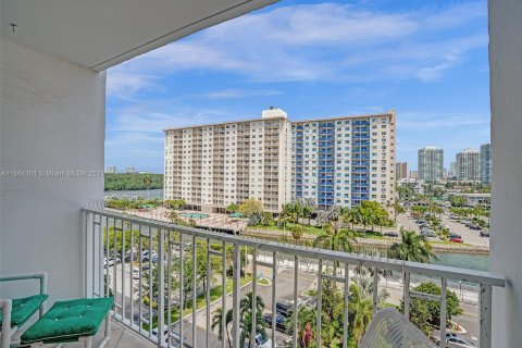 Copropriété à vendre à Sunny Isles Beach, Floride: 1 chambre, 70.79 m2 № 1099573 - photo 23