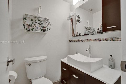 Condo in Sunny Isles Beach, Florida, 1 bedroom  № 1099573 - photo 15