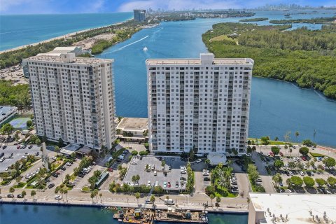 Copropriété à vendre à Sunny Isles Beach, Floride: 1 chambre, 70.79 m2 № 1099573 - photo 2