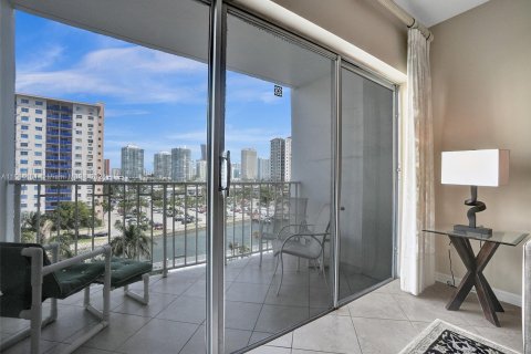 Condo in Sunny Isles Beach, Florida, 1 bedroom  № 1099573 - photo 8