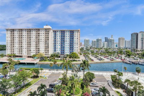 Condo in Sunny Isles Beach, Florida, 1 bedroom  № 1099573 - photo 25