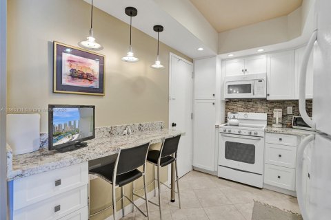 Condo in Sunny Isles Beach, Florida, 1 bedroom  № 1099573 - photo 18