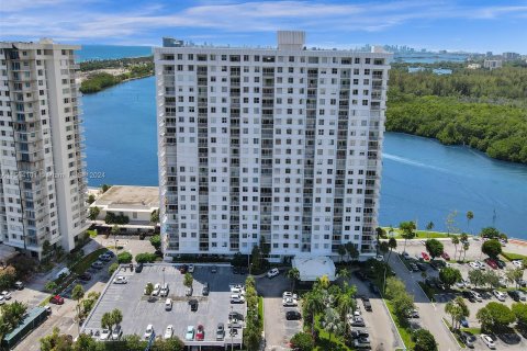 Condo in Sunny Isles Beach, Florida, 1 bedroom  № 1099573 - photo 1