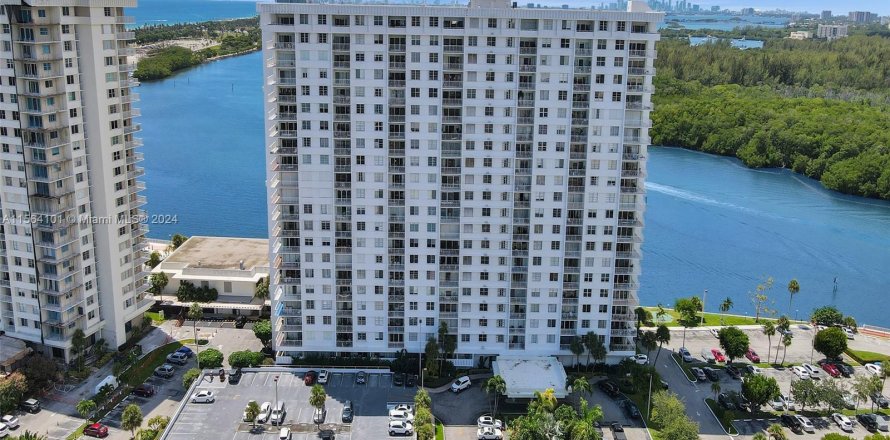 Condo à Sunny Isles Beach, Floride, 1 chambre  № 1099573