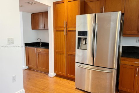 Condo in Fort Lauderdale, Florida, 3 bedrooms  № 1188389 - photo 8