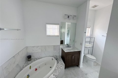 Condo in Fort Lauderdale, Florida, 3 bedrooms  № 1188389 - photo 24