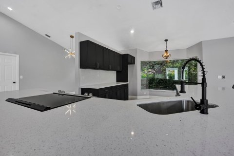 Villa ou maison à vendre à Coral Springs, Floride: 4 chambres, 259.48 m2 № 1163074 - photo 21