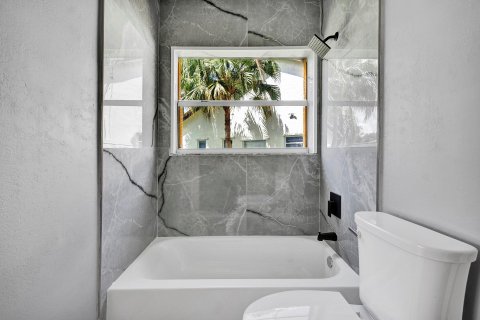 Casa en venta en Coral Springs, Florida, 4 dormitorios, 259.48 m2 № 1163074 - foto 11