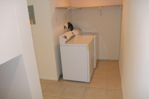 Townhouse in West Palm Beach, Florida 3 bedrooms, 157.38 sq.m. № 1002639 - photo 2