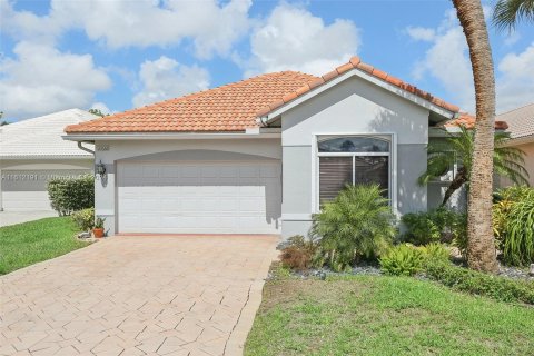 House in Boca Raton, Florida 3 bedrooms, 205.59 sq.m. № 1239083 - photo 1