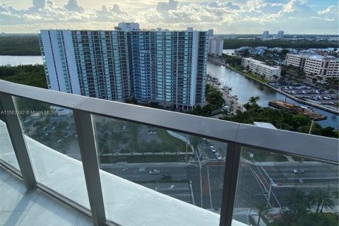 Condominio en alquiler en Sunny Isles Beach, Florida, 2 dormitorios, 134.43 m2 № 1097984 - foto 14