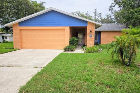 House in Port Richey, Florida 2 bedrooms, 142.88 sq.m. № 1309007 - photo 1