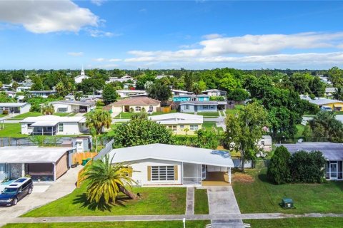 Villa ou maison à vendre à Port Charlotte, Floride: 2 chambres, 94.02 m2 № 1341913 - photo 5