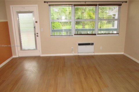 Condo in Deerfield Beach, Florida, 1 bedroom  № 1398291 - photo 6