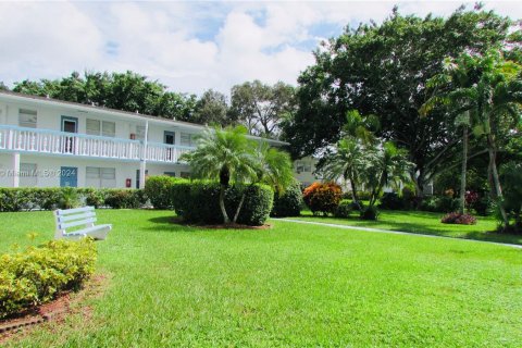 Condo in Deerfield Beach, Florida, 1 bedroom  № 1398291 - photo 2